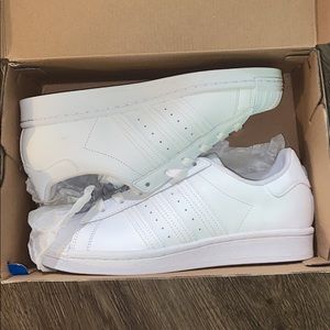 BRAND NEW NEVER WORN ADIDAS SUPERSTARS